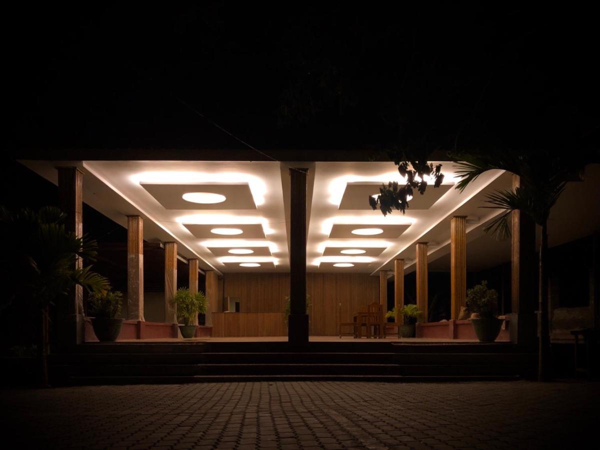 Hill Garden Hotel Chaungtha Buitenkant foto