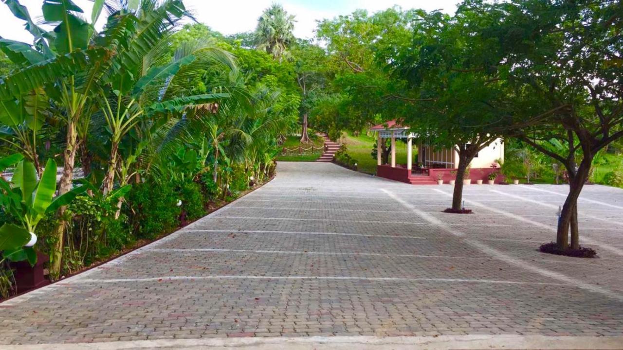 Hill Garden Hotel Chaungtha Buitenkant foto