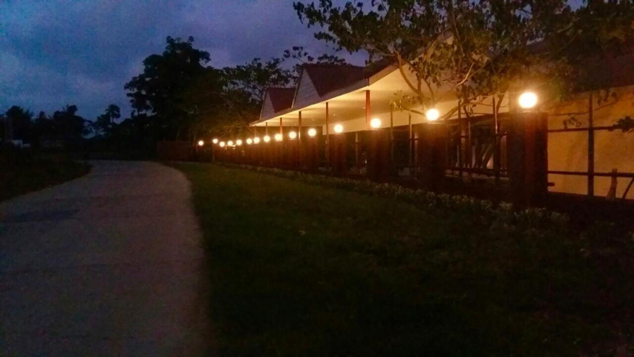 Hill Garden Hotel Chaungtha Buitenkant foto
