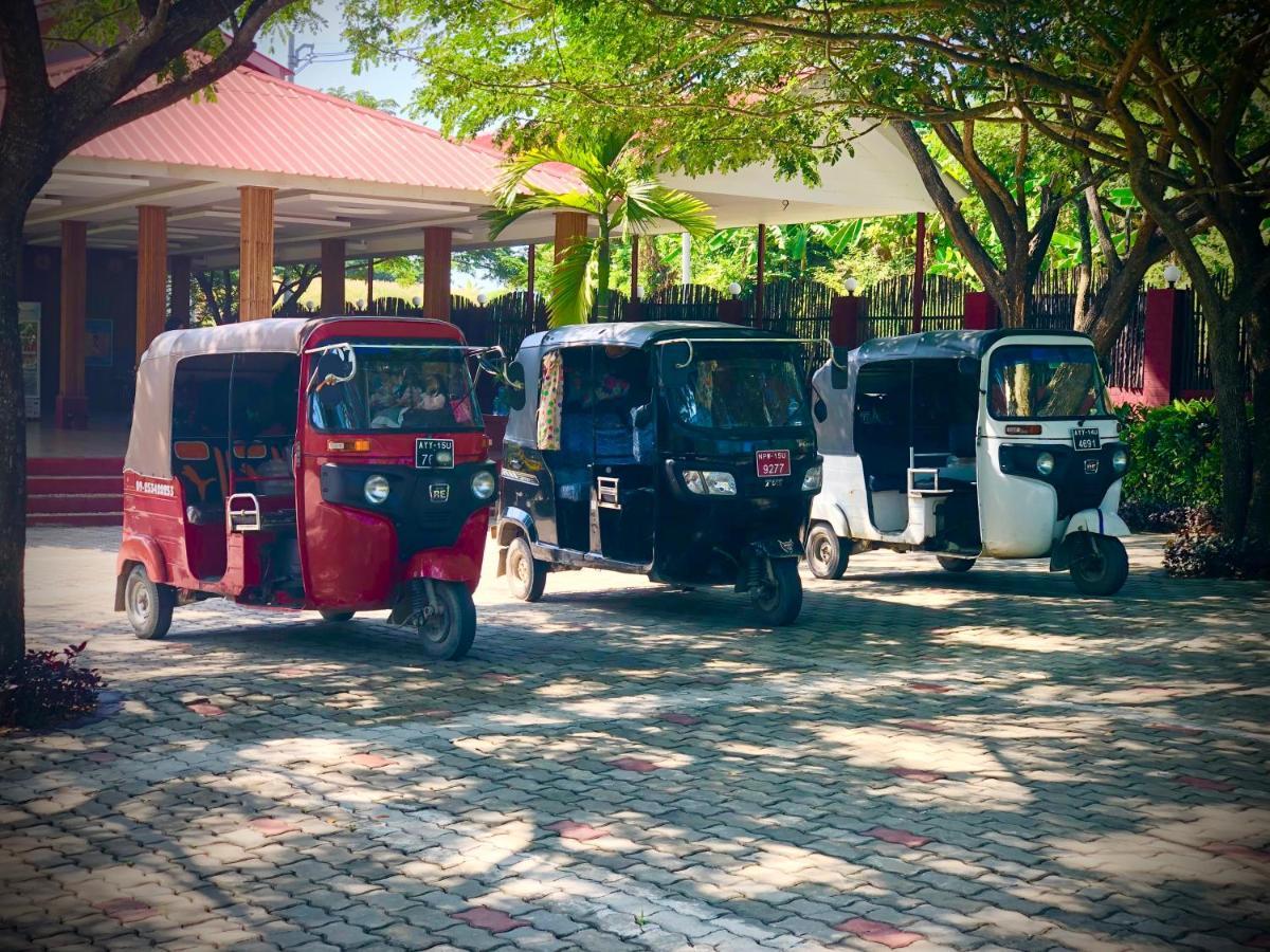 Hill Garden Hotel Chaungtha Buitenkant foto