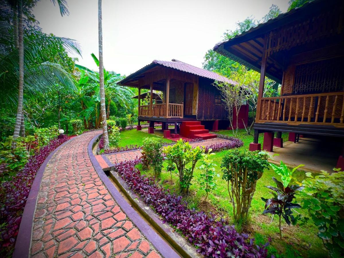 Hill Garden Hotel Chaungtha Buitenkant foto