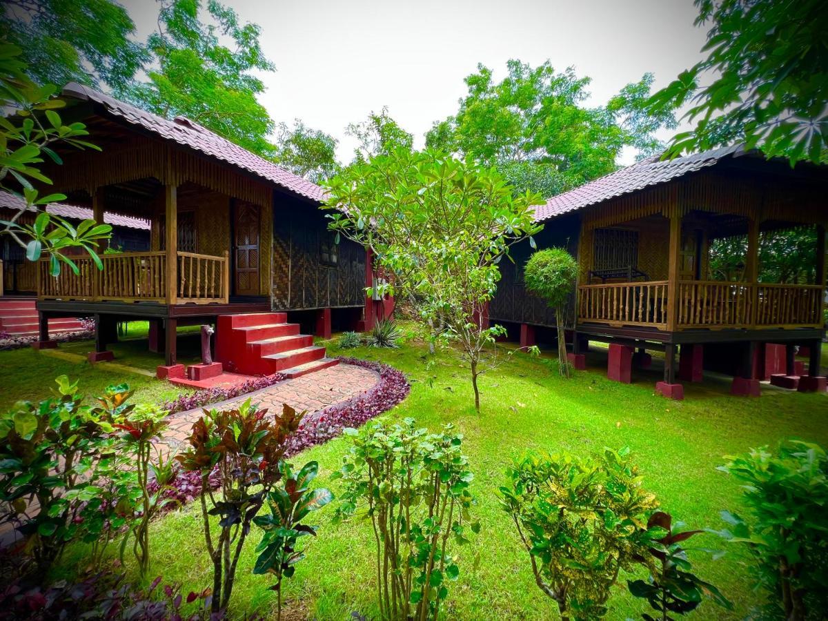 Hill Garden Hotel Chaungtha Buitenkant foto